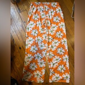 Super soft pajama bottoms never worn!